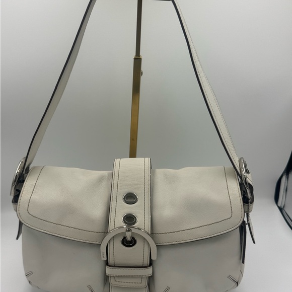 Coach Handbags - Coach Y2K Chalk White SoHo Pocket Leather Shoulder Bag